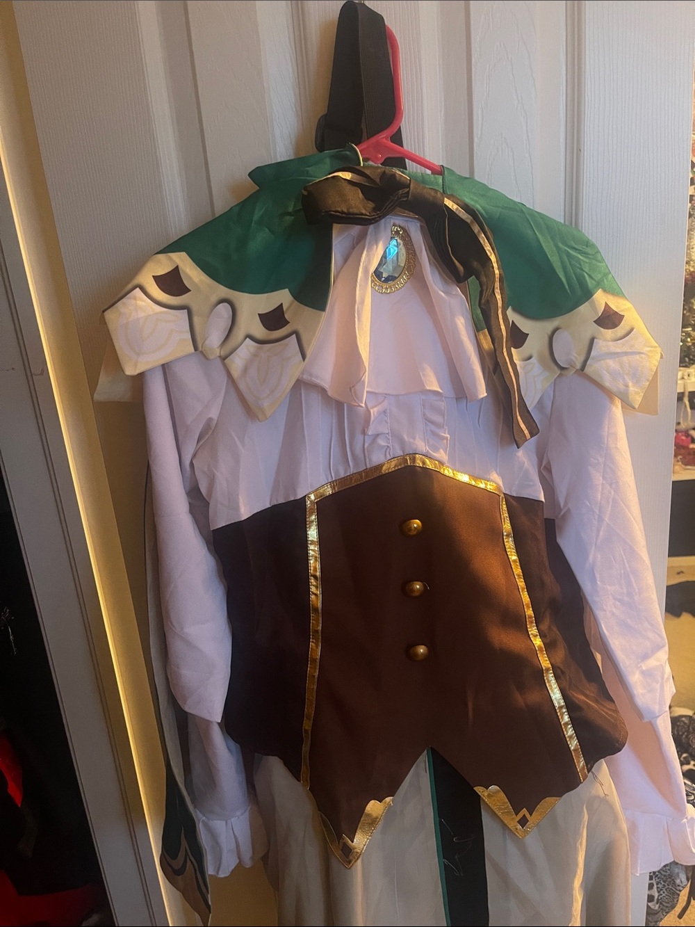 Genshin impact venti cosplay and unstyled wig